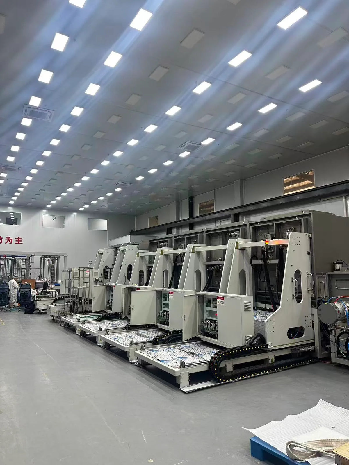 Roll-to-roll PVD equipment for flexible PI film metallization